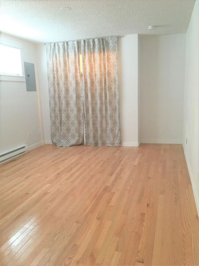 Building Photo - Duplex in Aloha!