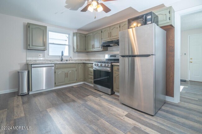 Building Photo - 1119 1st Ave