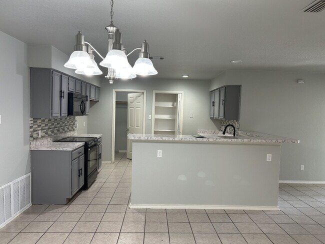 Building Photo - $2095 North Fort Worth! FRESH RENOVATIONS,...