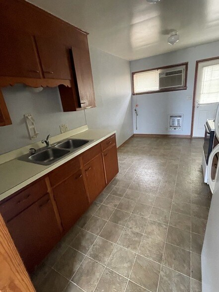 Building Photo - 113 Edgehill Dr