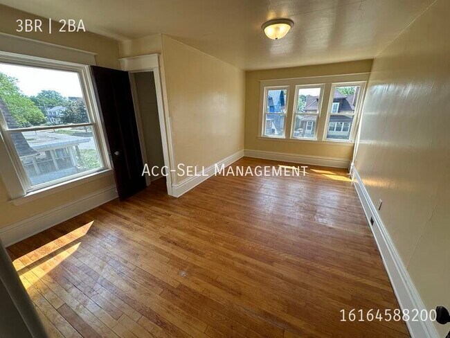 Building Photo - 848 Henry Ave SE