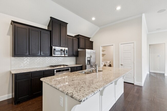Building Photo - 913 Parkside Dr