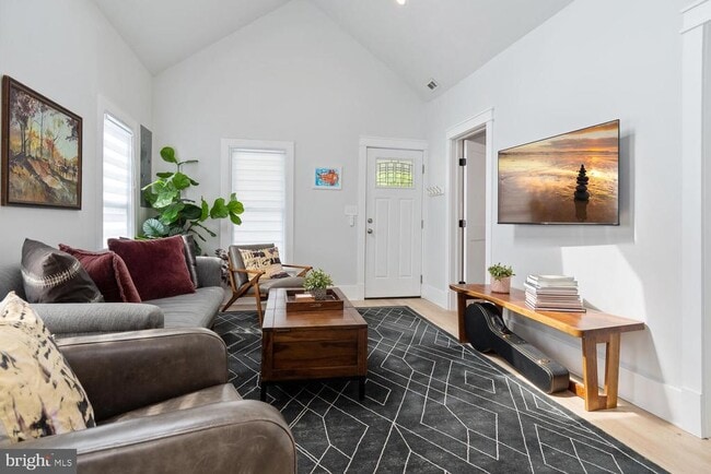 Building Photo - 207 Dodson Ave