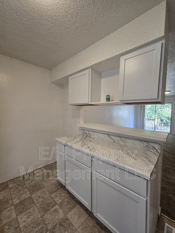 Building Photo - 8728 E Arthur Cir