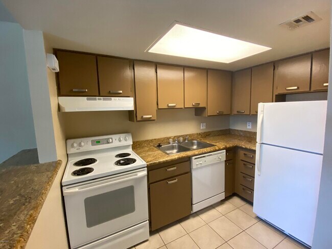 Building Photo - 700 E University Dr