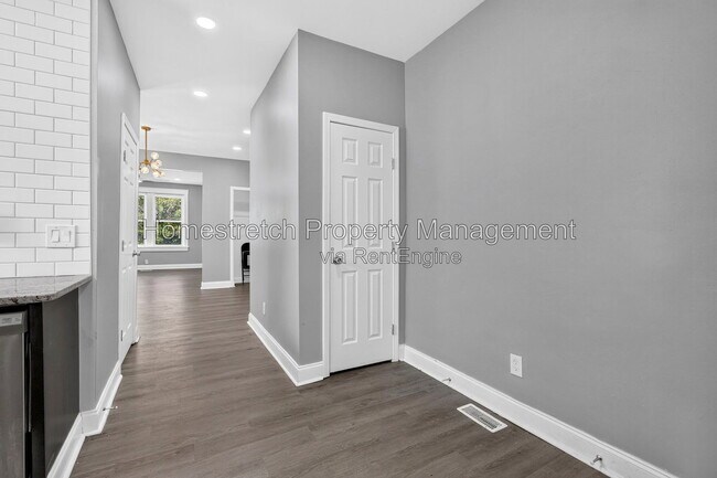 Building Photo - 3706 Meramec St