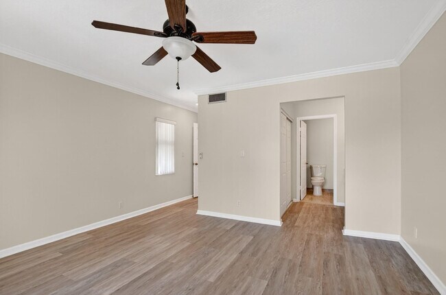 Building Photo - 596 SE 20th Ave