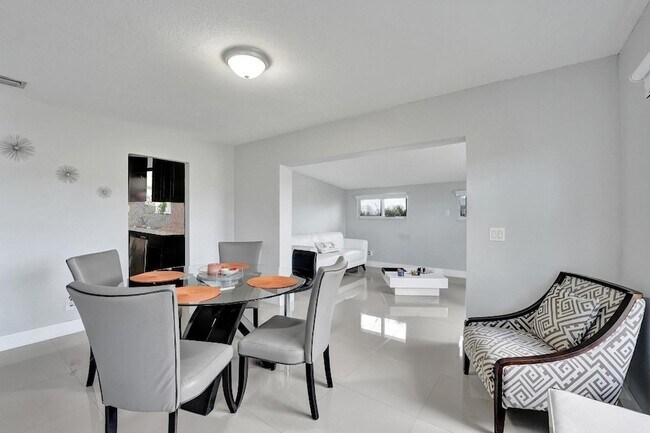 Building Photo - 3322 McKinley St