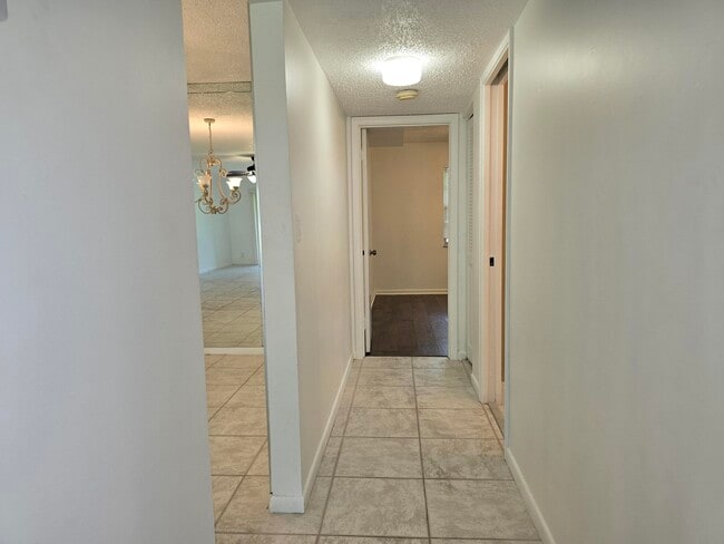 Building Photo - 2803 Victoria Way