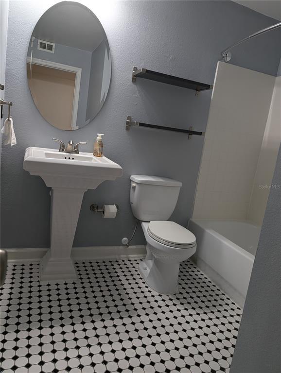 Building Photo - 2077 Dixie Belle Dr