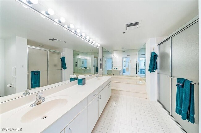Building Photo - 6361 Pelican Bay Blvd