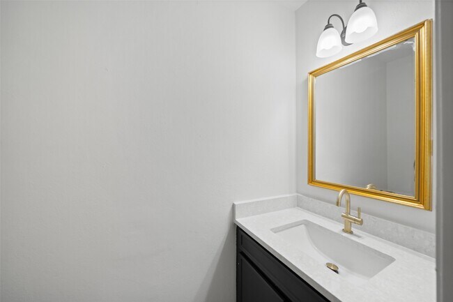 Building Photo - 9654 Westview Dr