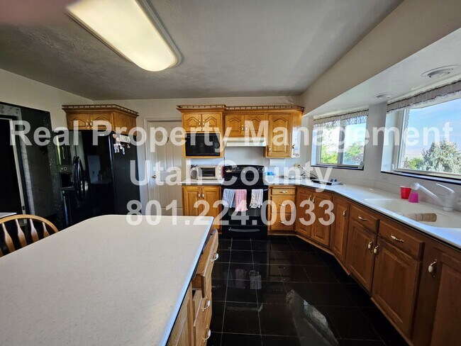 Building Photo - Elk Ridge Home with Unobstructed Valley Views