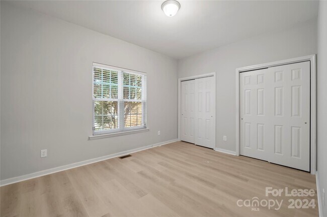 Building Photo - 20309 Northport Dr