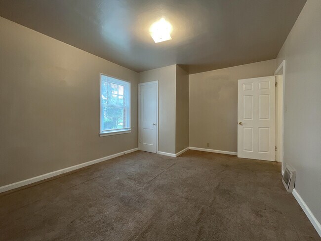 Building Photo - 4924 N 73rd St
