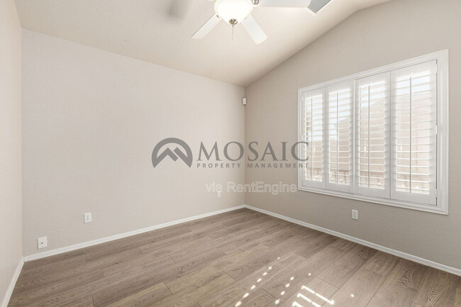 Building Photo - 1260 S Lindsay Rd