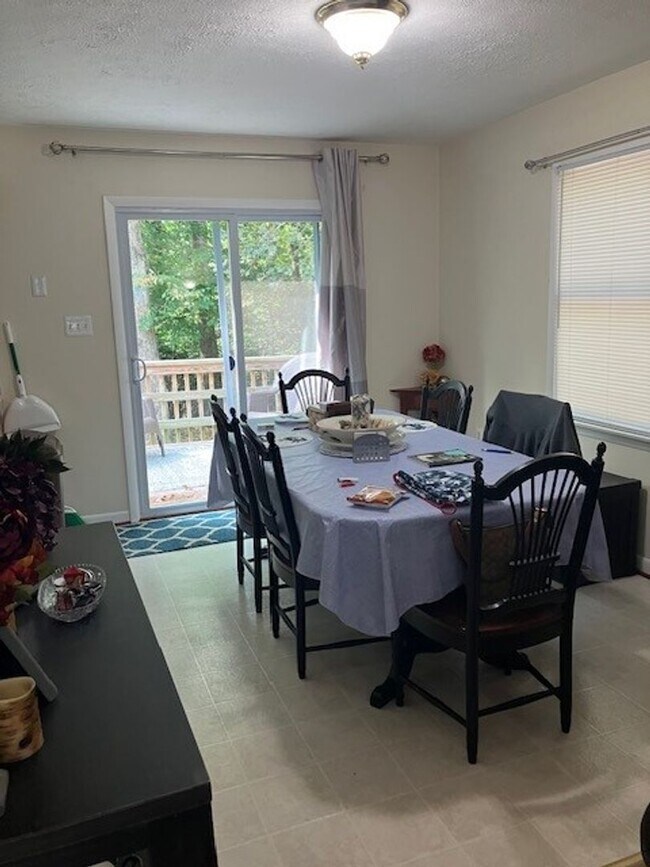 Building Photo - Lovely Rambler