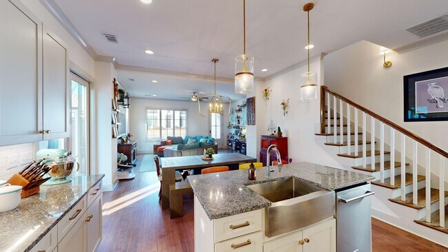 Building Photo - Wonderful 4 Bdrm, 3.5 Bath on outskirts of Eastchase