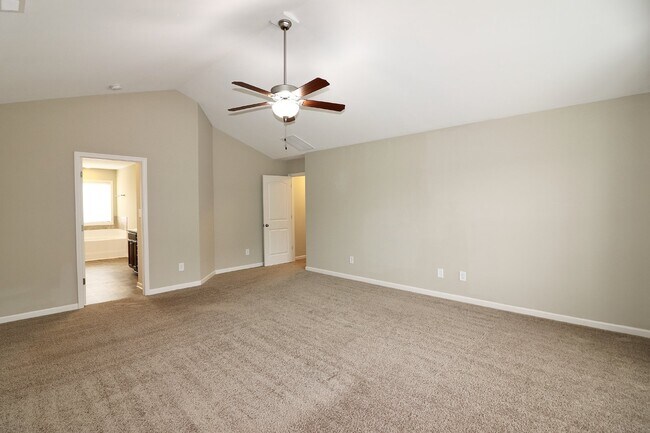 Building Photo - Spacious 4-Bedroom Home with Fireplace in Fayetteville, NC - A Must-See Rental Property!