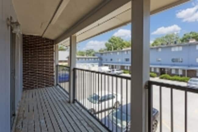 Building Photo - 425 W 87 Pl