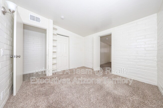 Building Photo - 3550 E Blacklidge Dr