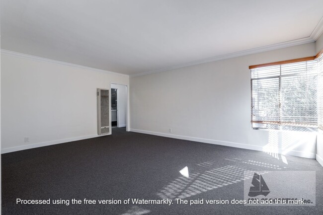 Building Photo - Gorgeous Remodeled Condo in Bixby Knolls