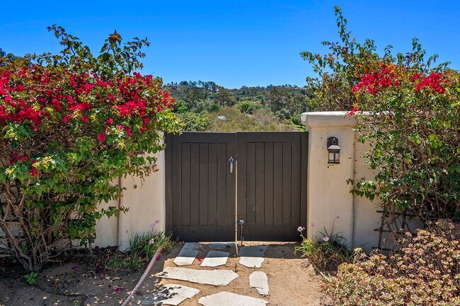 Building Photo - This Beautiful Hacienda Style Home combine...