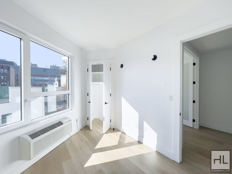 Building Photo - President Street / Crown Heights / Spaciou...