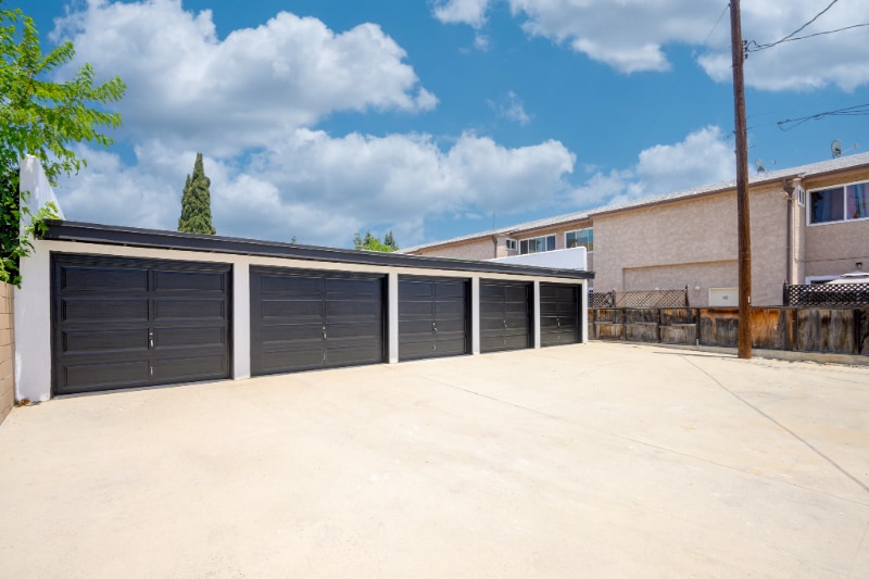 Building Photo - 623 E Chevy Chase Dr