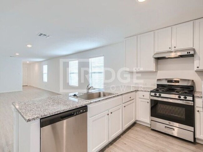 Building Photo - 2403 Lake Hls