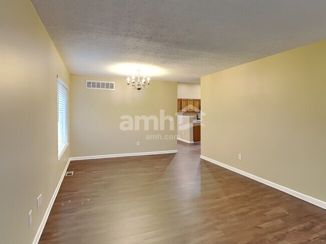 Building Photo - 4695 Woodfield Dr