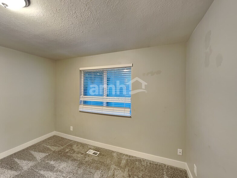 Building Photo - 86 N 360 W