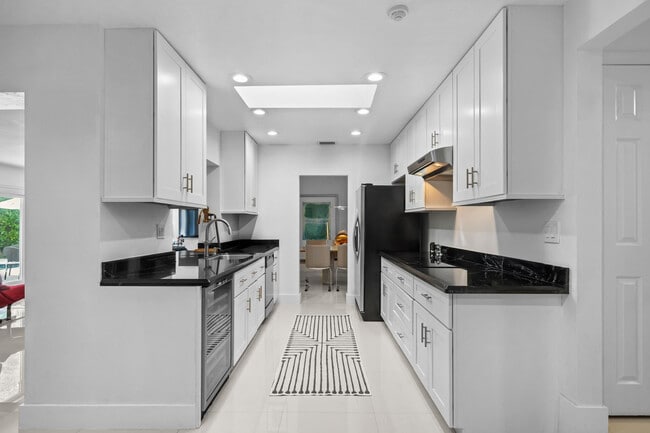 Building Photo - 326 Seven Isles Dr