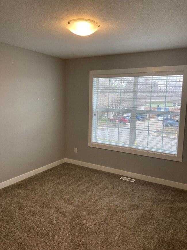 Building Photo - 916-918 9th Street