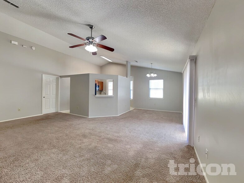 Building Photo - 635 Charles Pinckney St