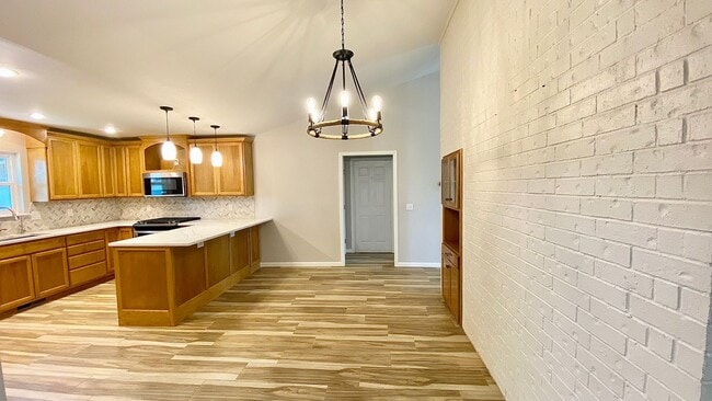 Building Photo - Gorgeous Remodeled Edmond 3 Bed 2 Bath