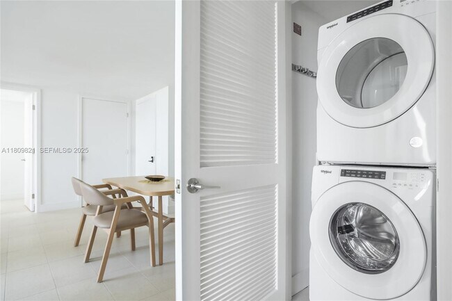 Building Photo - 159 NE 6th St