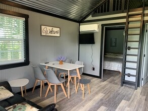 Building Photo - 9706 Camelots Ct