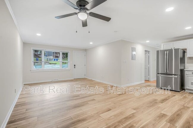 Building Photo - 221 Howell St