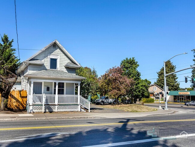 Building Photo - Charming 2-Bedroom Home with Private Yard ...