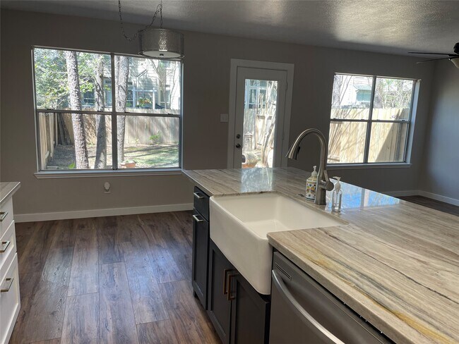 Building Photo - 15 Wineberry Pl