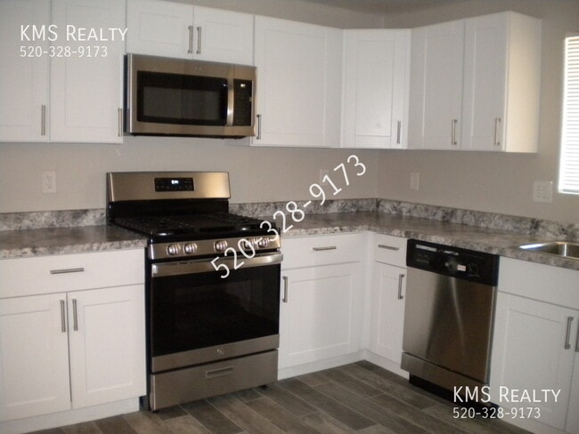 Building Photo - 2321 S Layton Pl