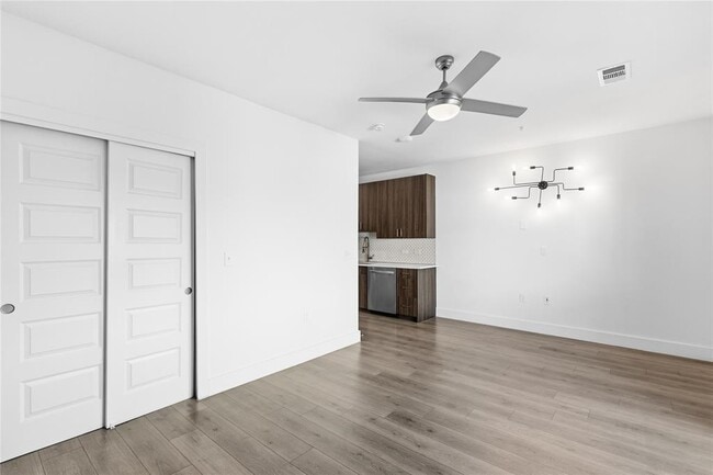 Building Photo - 2213 Poquito St