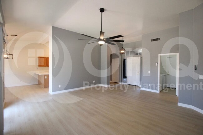 Building Photo - 1432 E Princeton Ave