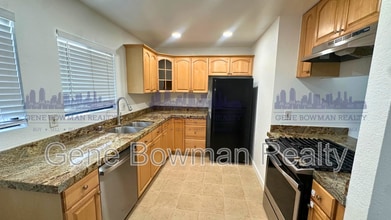 Building Photo - 1485 Hemlock Ave