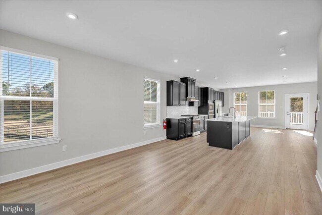 Building Photo - 76 SAND HILLS Dr