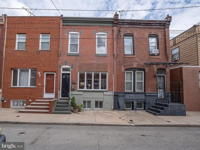 Building Photo - 2345 S Carlisle St
