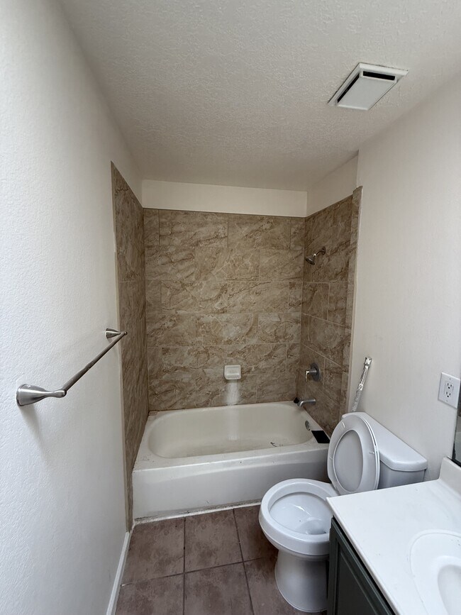 Building Photo - 5408 Jasons Way NE