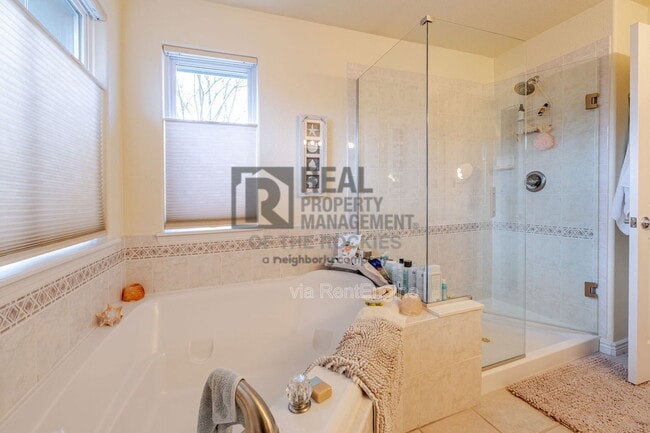 Building Photo - 2432 Mallard Cir