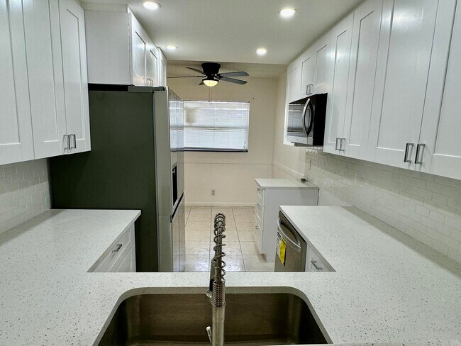 Building Photo - 23099 Barwood Ln N
